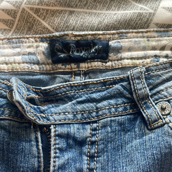 Royalty slightly distressed jeans size 8 - Picture 2 of 5